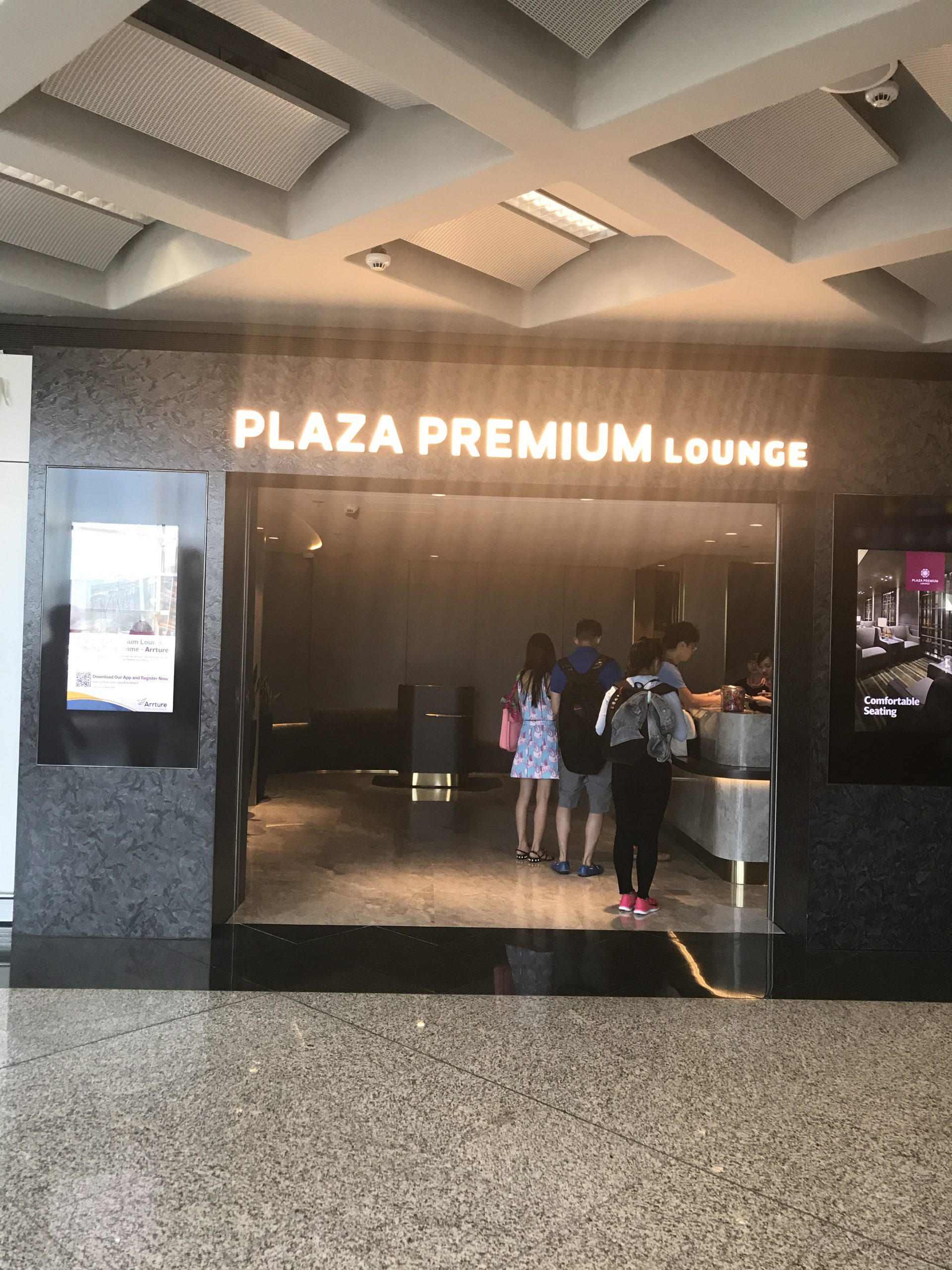環亞貴賓室  Plaza Premium Lounge Gate 1！最經期既魚蛋粉lounge！體驗及免費入lounge方法！
