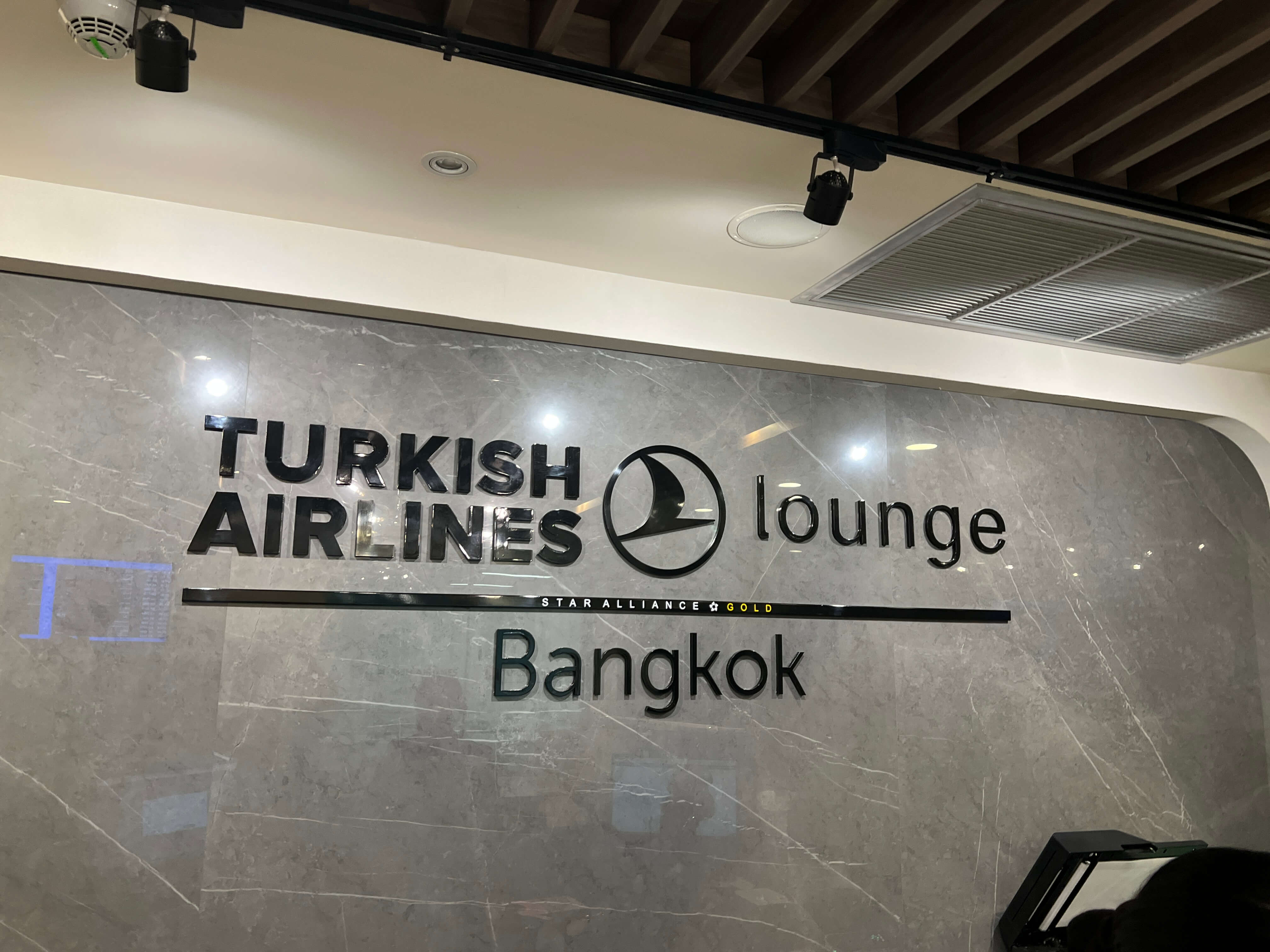 【泰國曼谷機場Priority Pass Lounge - Turkish Airlines Lounge】有免費15分鐘按摩 + 熱食 + 酒 + 沖涼